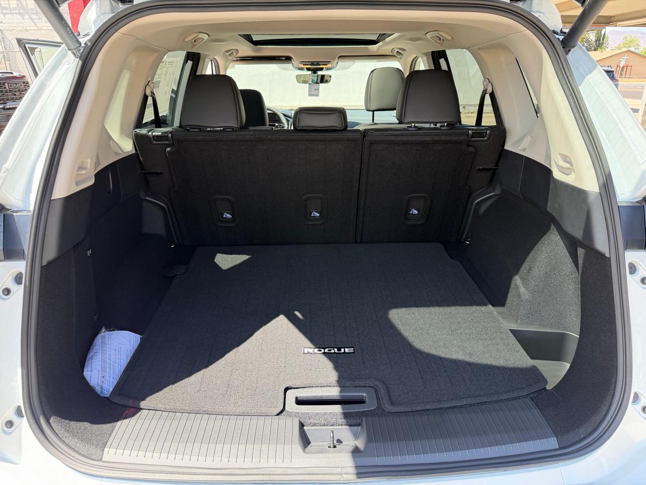Nissan Rogue 2026.5 FWD Dark Armor 2026