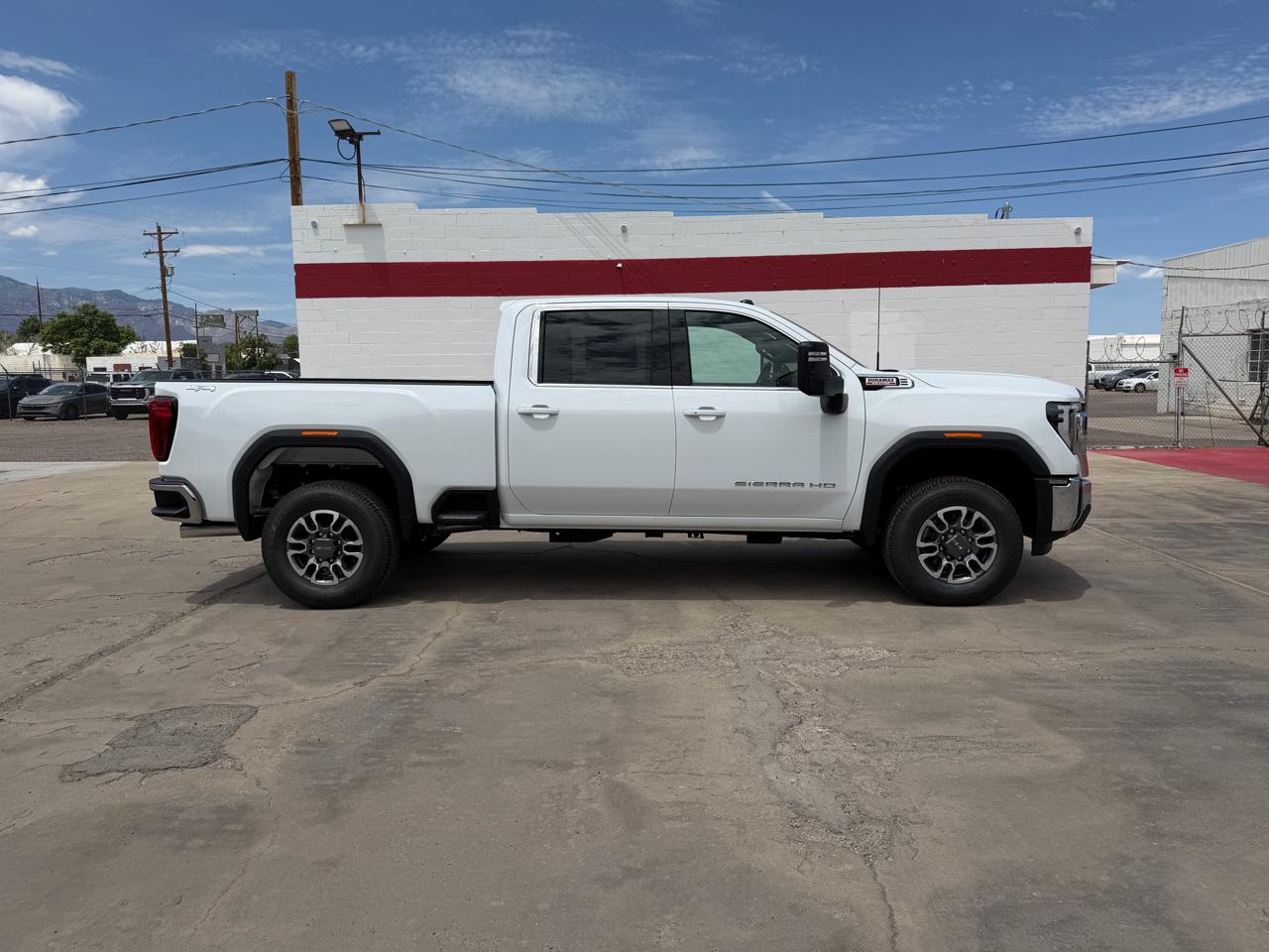 GMC Sierra 2500HD 4WD Crew Cab 159" SLE 2026