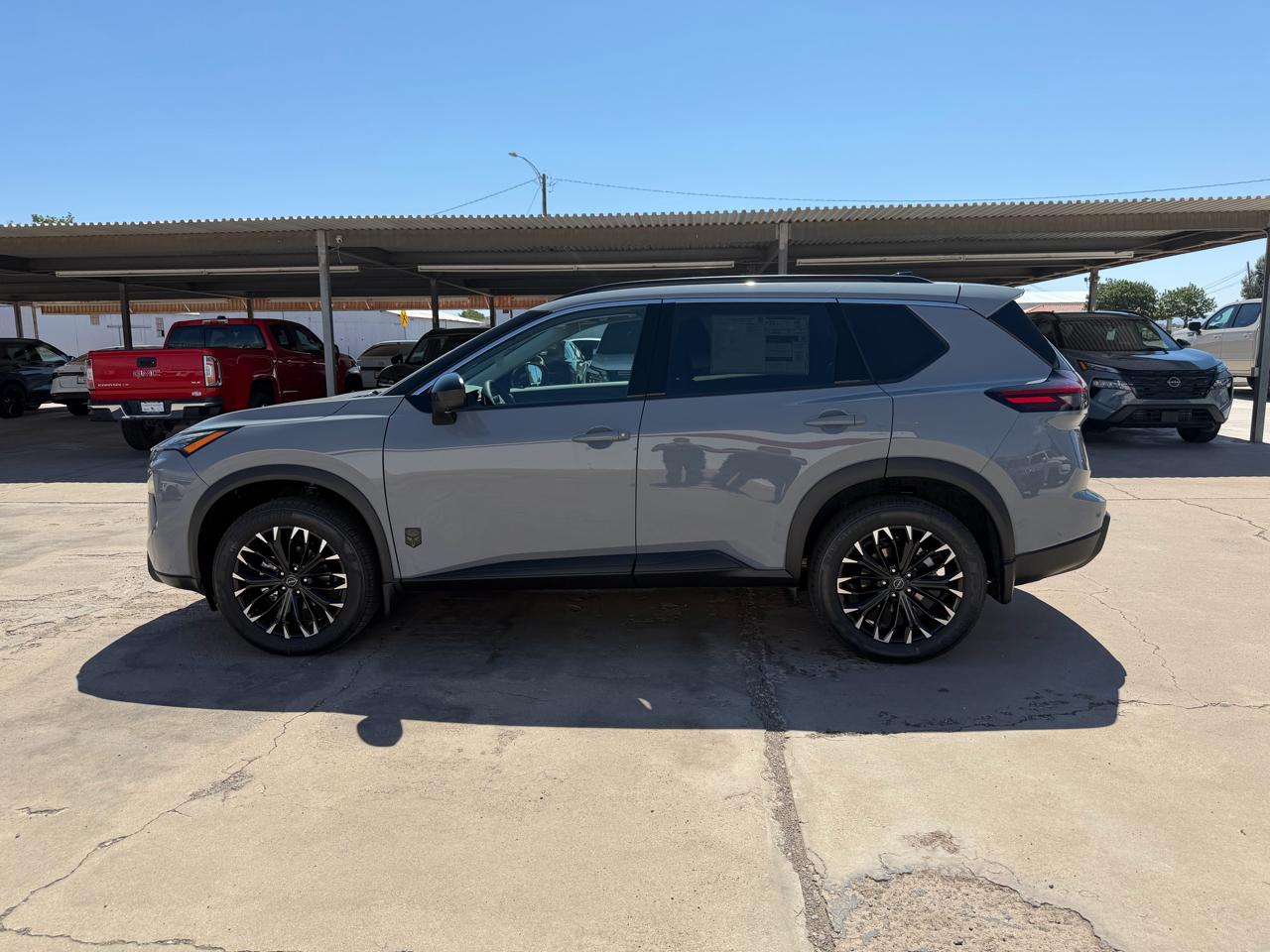 Nissan Rogue 2026.5 FWD Dark Armor 2026
