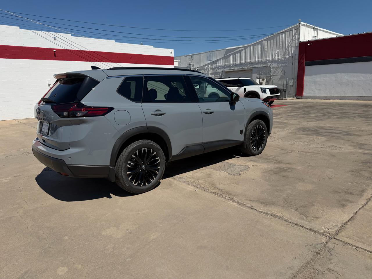 Nissan Rogue 2026.5 FWD Dark Armor 2026