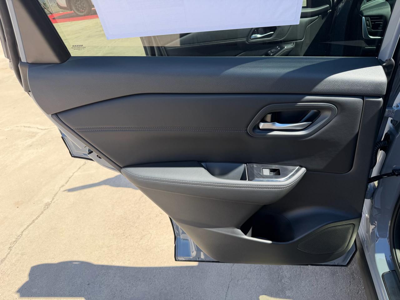 Nissan Rogue 2026.5 FWD Dark Armor 2026