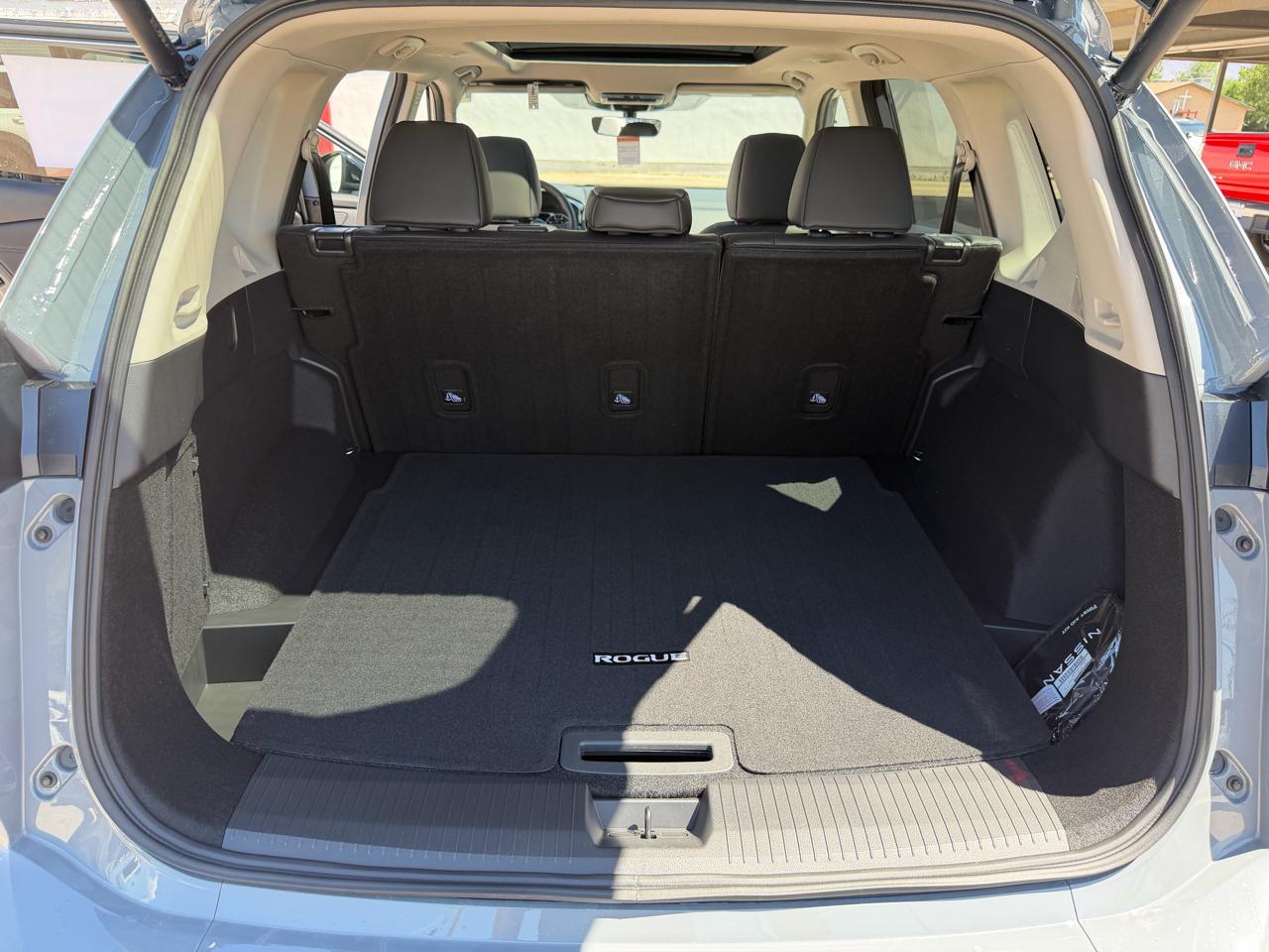 Nissan Rogue 2026.5 FWD Dark Armor 2026