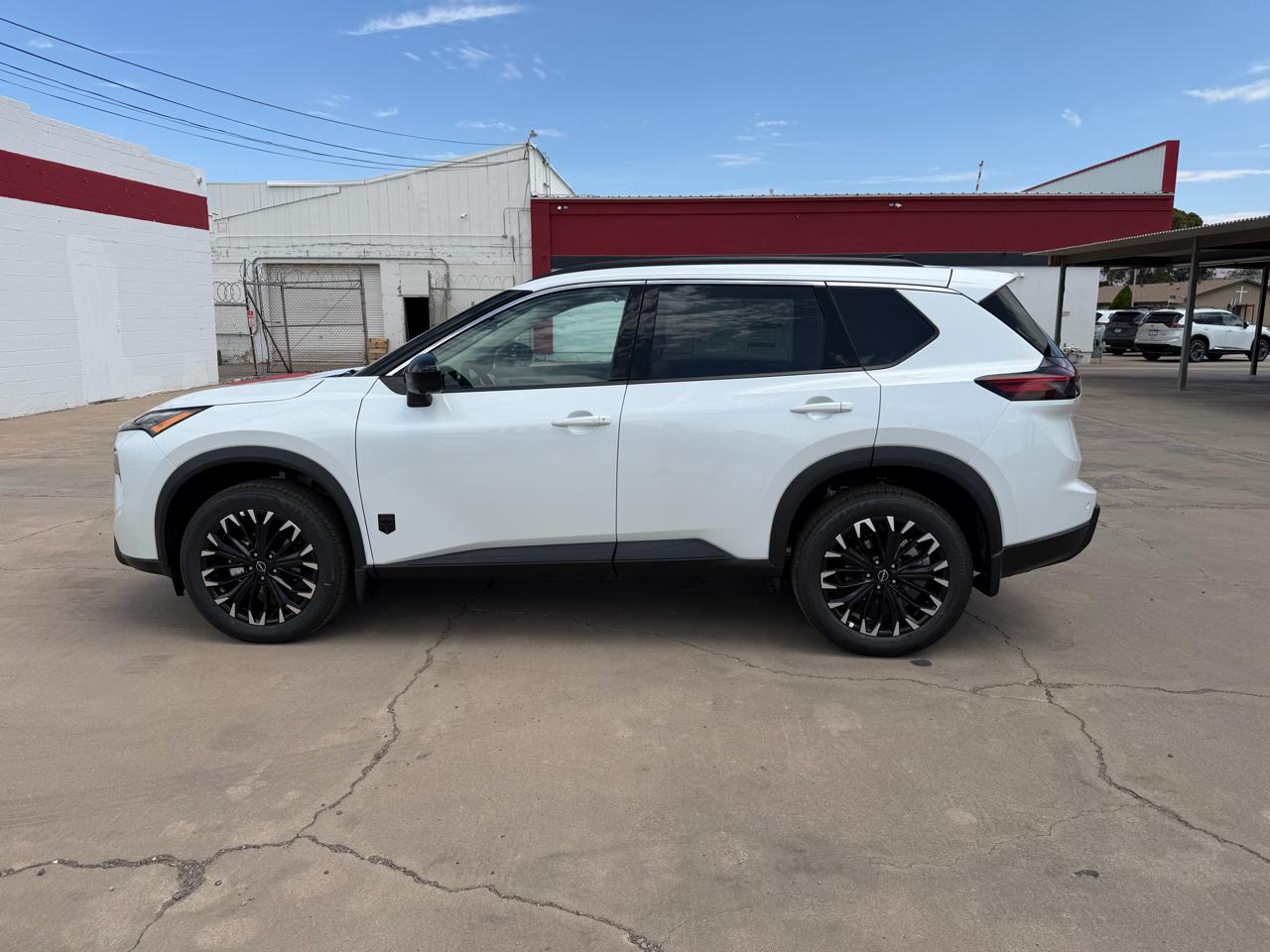 Nissan Rogue 2026.5 FWD Dark Armor 2026
