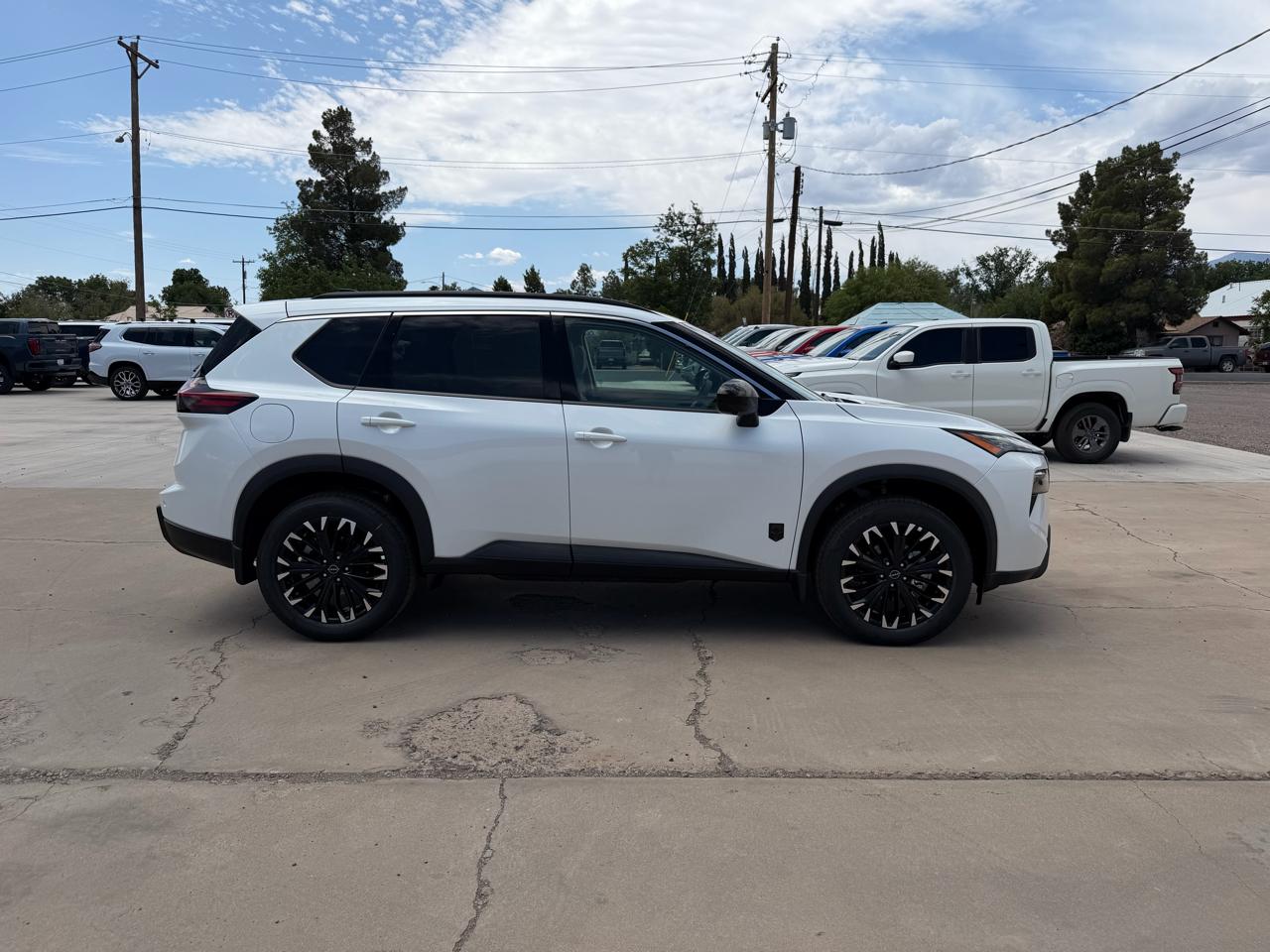 Nissan Rogue 2026.5 FWD Dark Armor 2026