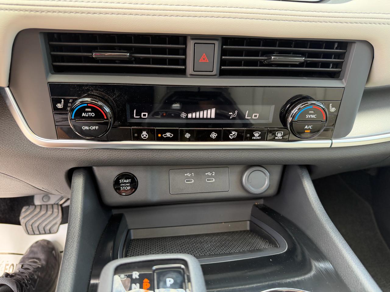 Nissan Rogue 2026.5 FWD Dark Armor 2026