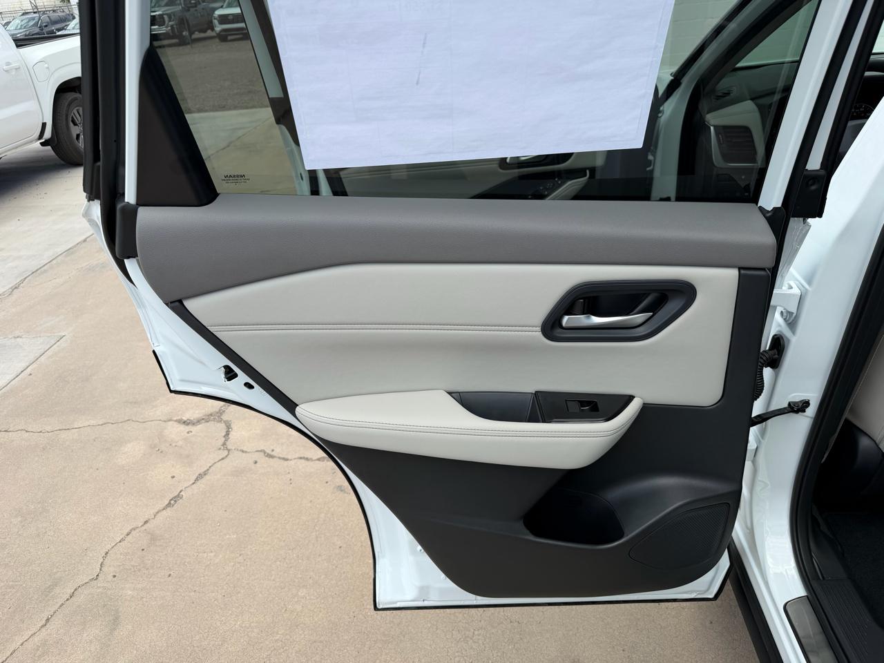 Nissan Rogue 2026.5 FWD Dark Armor 2026