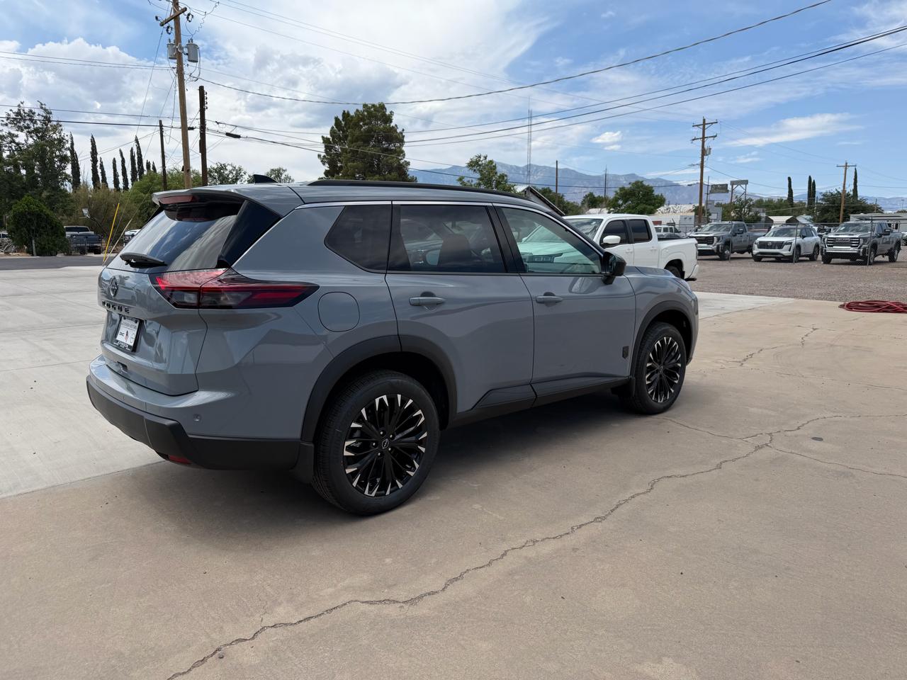 Nissan Rogue 2026.5 FWD Dark Armor 2026