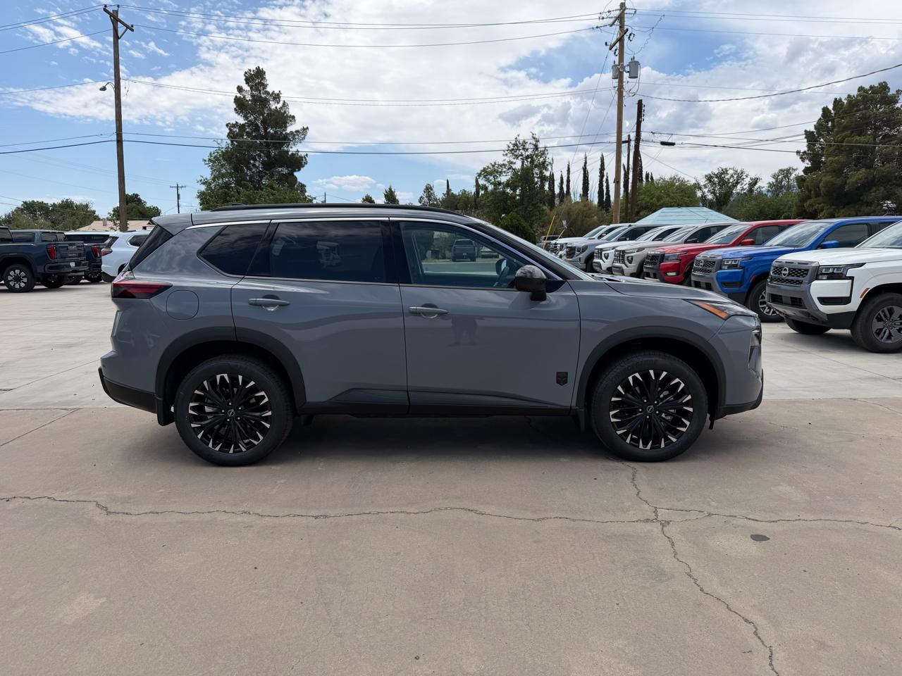 Nissan Rogue 2026.5 FWD Dark Armor 2026