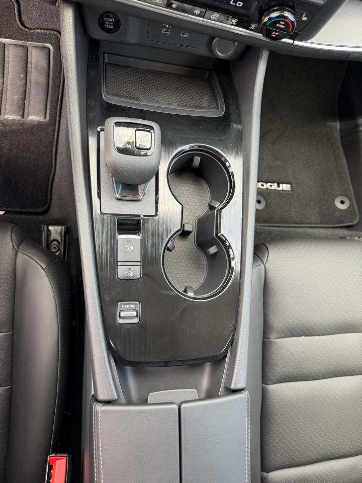 Nissan Rogue 2026.5 FWD Dark Armor 2026