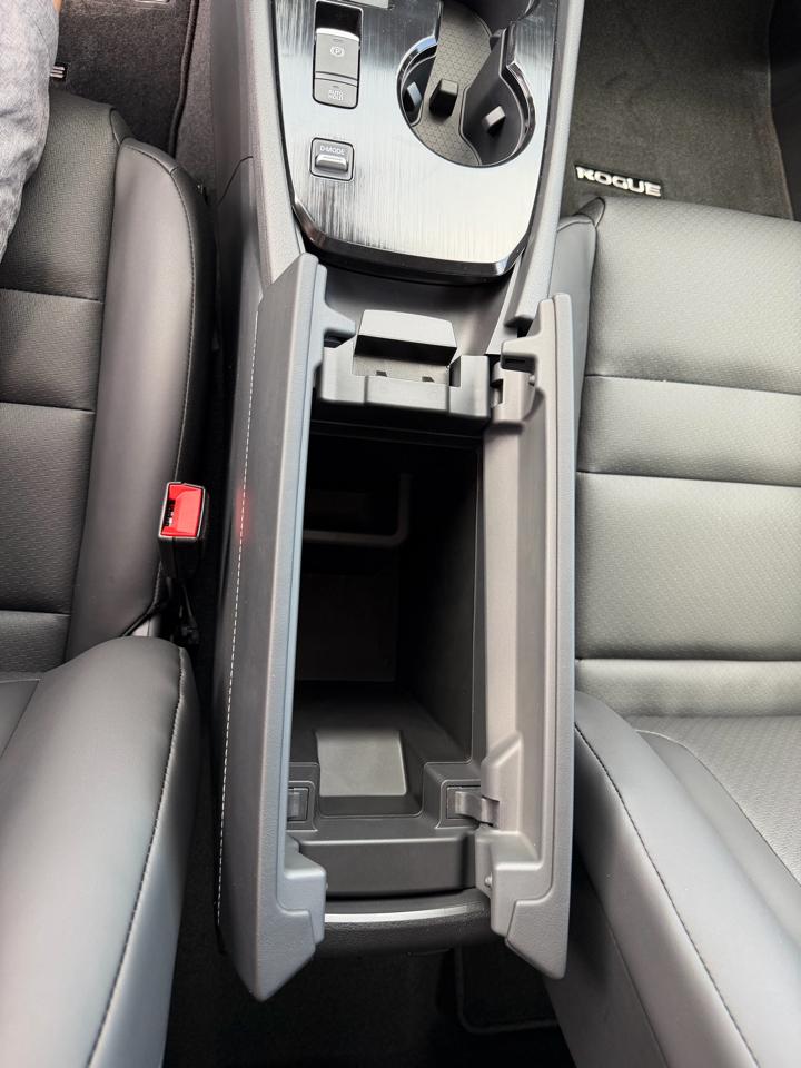 Nissan Rogue 2026.5 FWD Dark Armor 2026