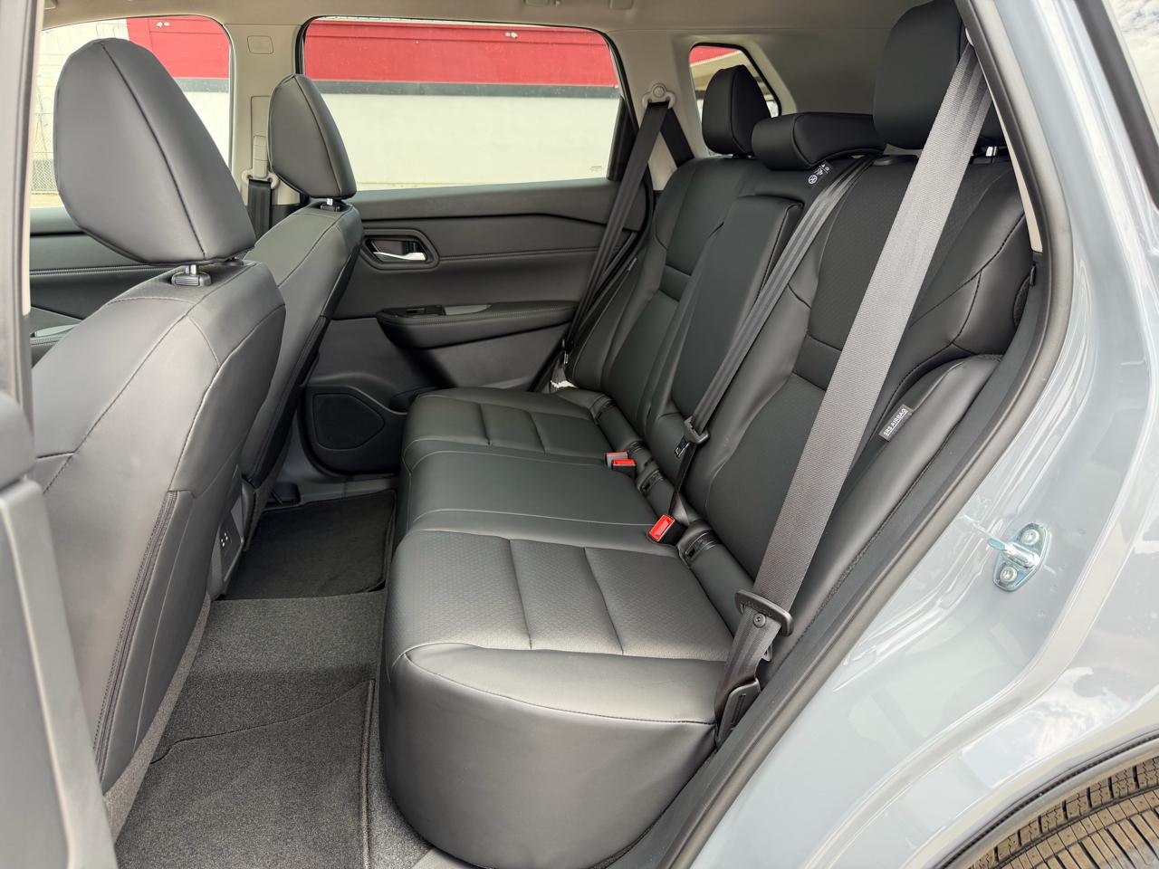Nissan Rogue 2026.5 FWD Dark Armor 2026
