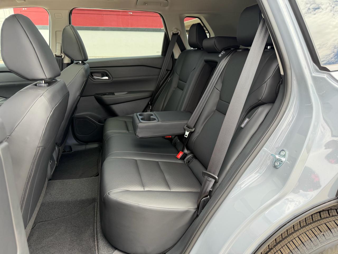 Nissan Rogue 2026.5 FWD Dark Armor 2026
