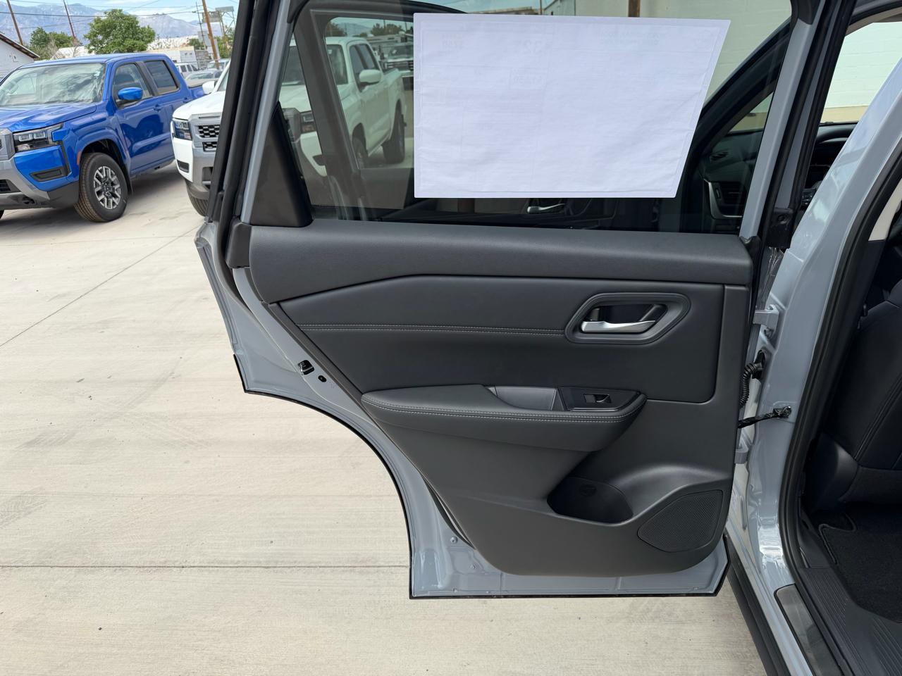 Nissan Rogue 2026.5 FWD Dark Armor 2026