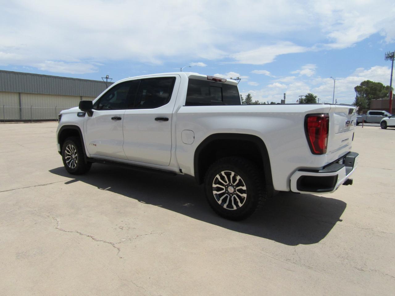 GMC Sierra 1500 4WD Crew Cab 147" AT4 2023