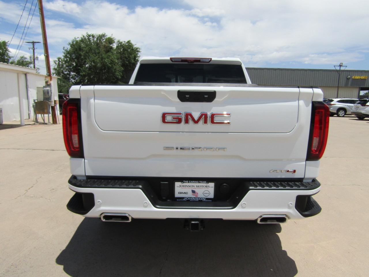 GMC Sierra 1500 4WD Crew Cab 147" AT4 2023