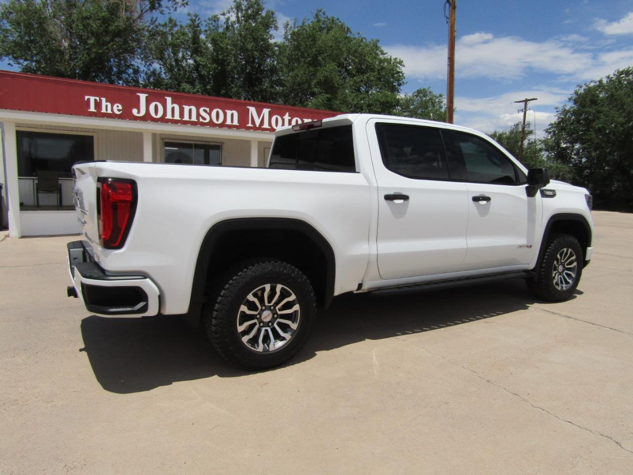 GMC Sierra 1500 4WD Crew Cab 147" AT4 2023