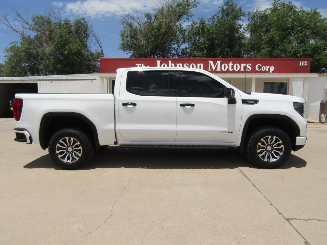 GMC Sierra 1500 4WD Crew Cab 147" AT4 2023