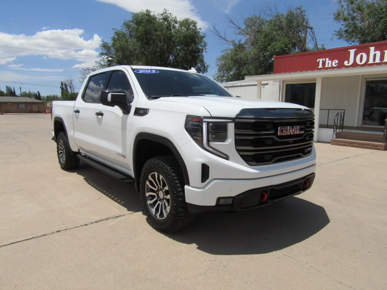 GMC Sierra 1500 4WD Crew Cab 147" AT4 2023