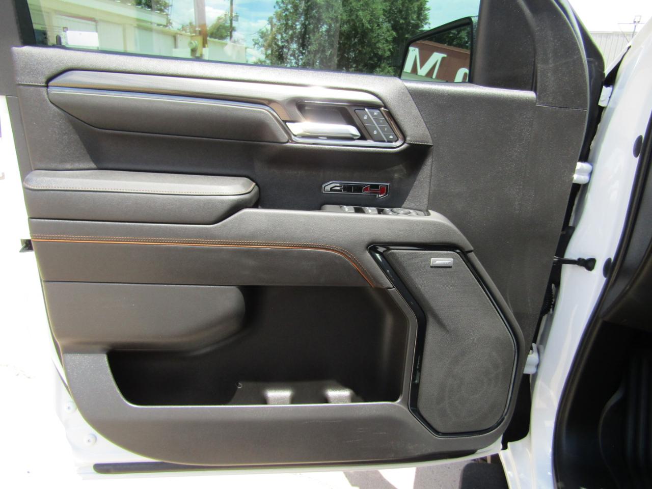 GMC Sierra 1500 4WD Crew Cab 147" AT4 2023