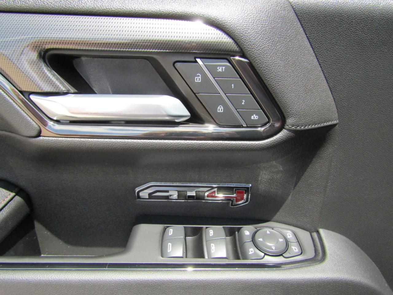 GMC Sierra 1500 4WD Crew Cab 147" AT4 2023