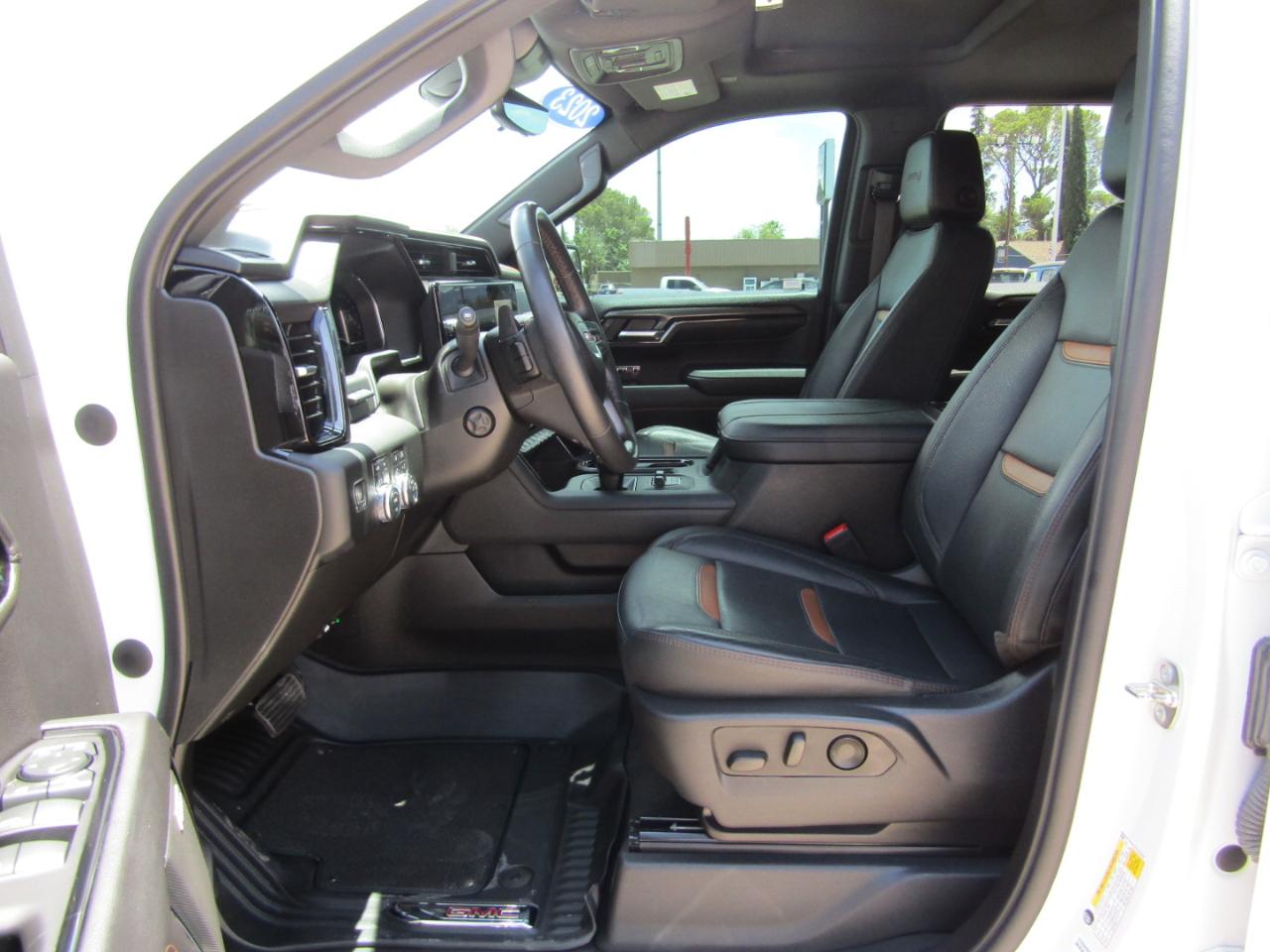 GMC Sierra 1500 4WD Crew Cab 147" AT4 2023