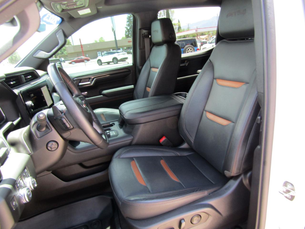 GMC Sierra 1500 4WD Crew Cab 147" AT4 2023