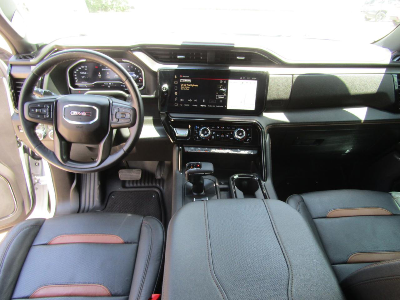 GMC Sierra 1500 4WD Crew Cab 147" AT4 2023