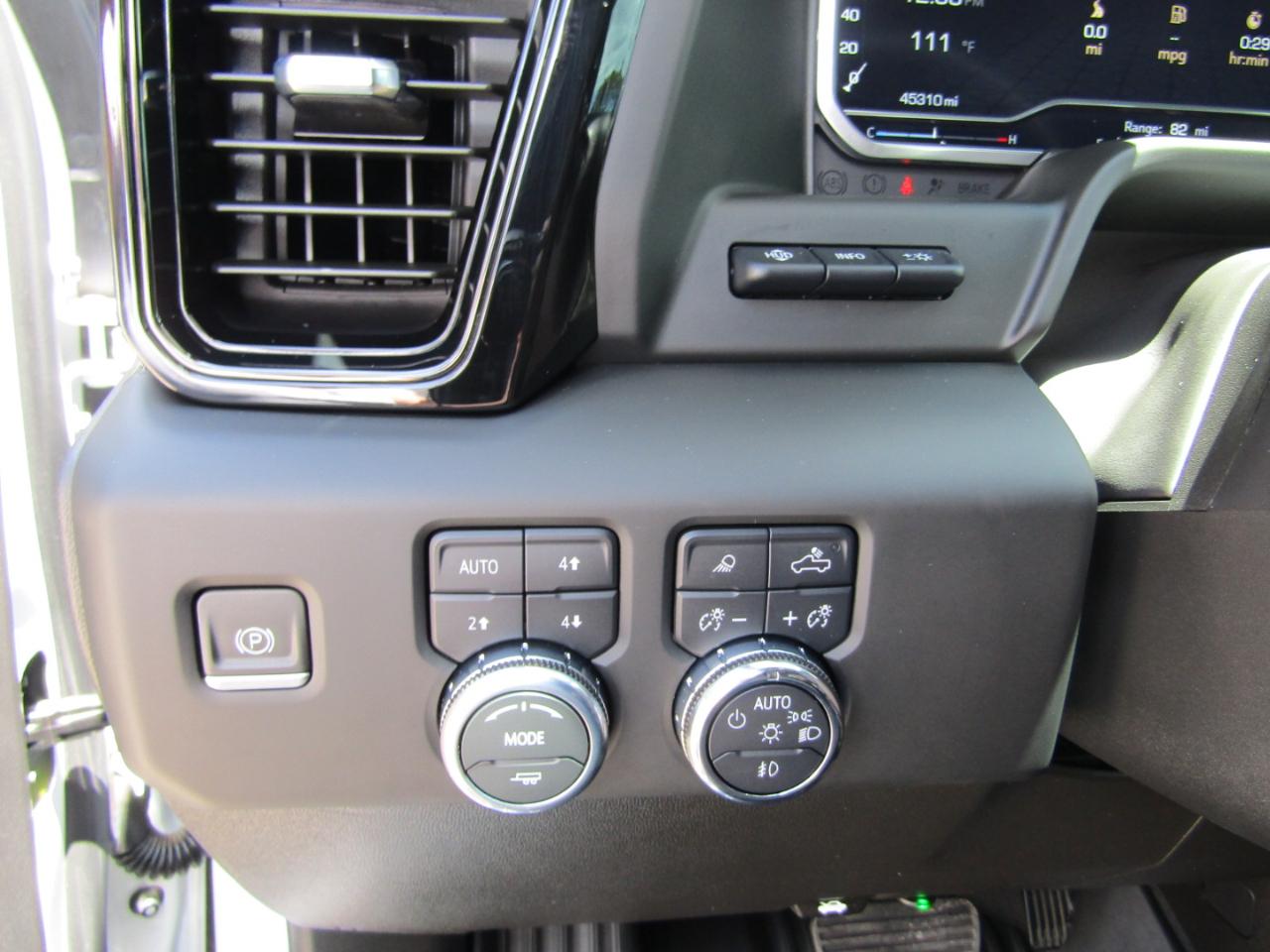 GMC Sierra 1500 4WD Crew Cab 147" AT4 2023