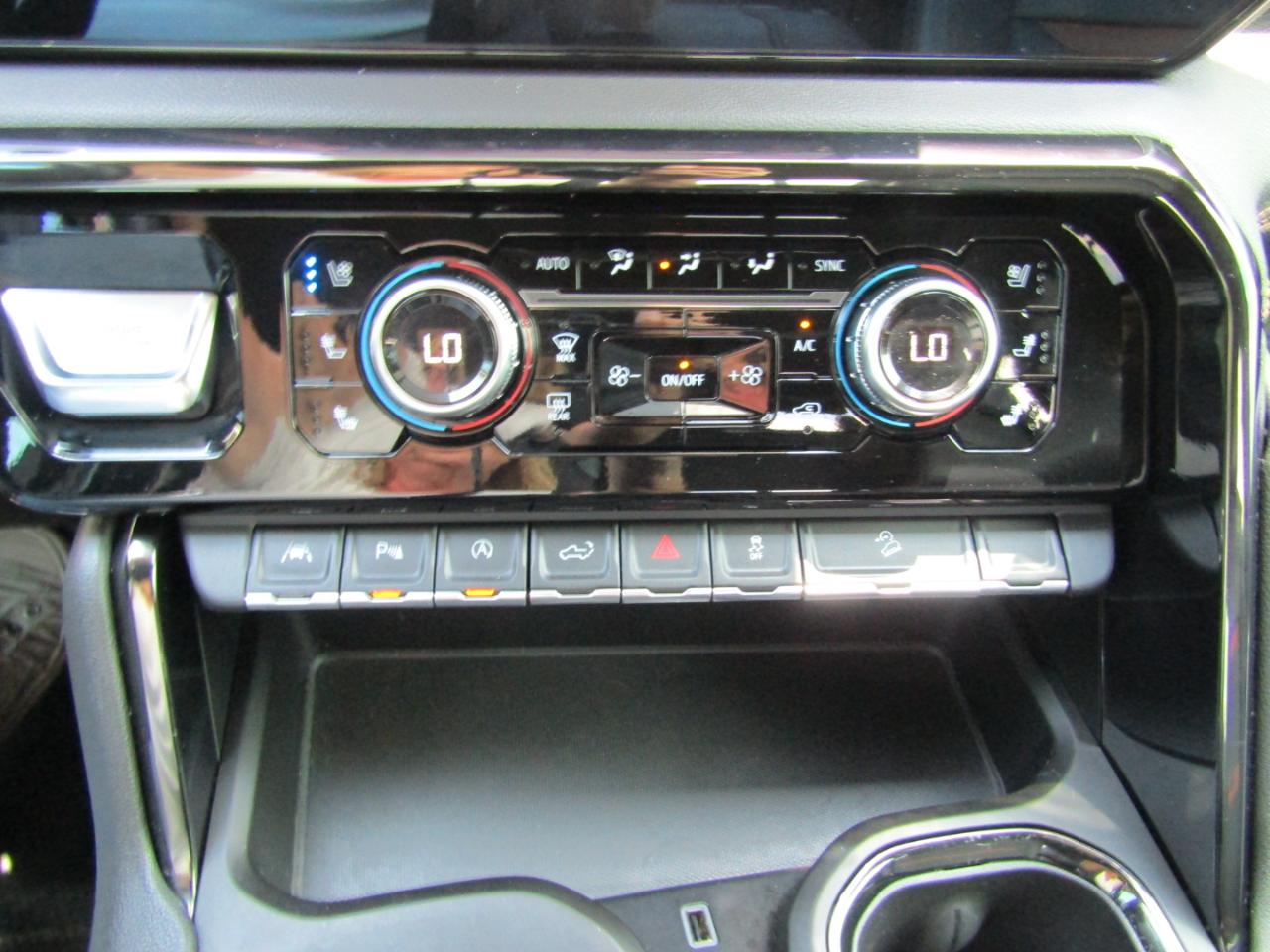 GMC Sierra 1500 4WD Crew Cab 147" AT4 2023