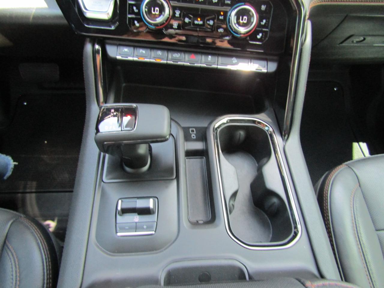 GMC Sierra 1500 4WD Crew Cab 147" AT4 2023