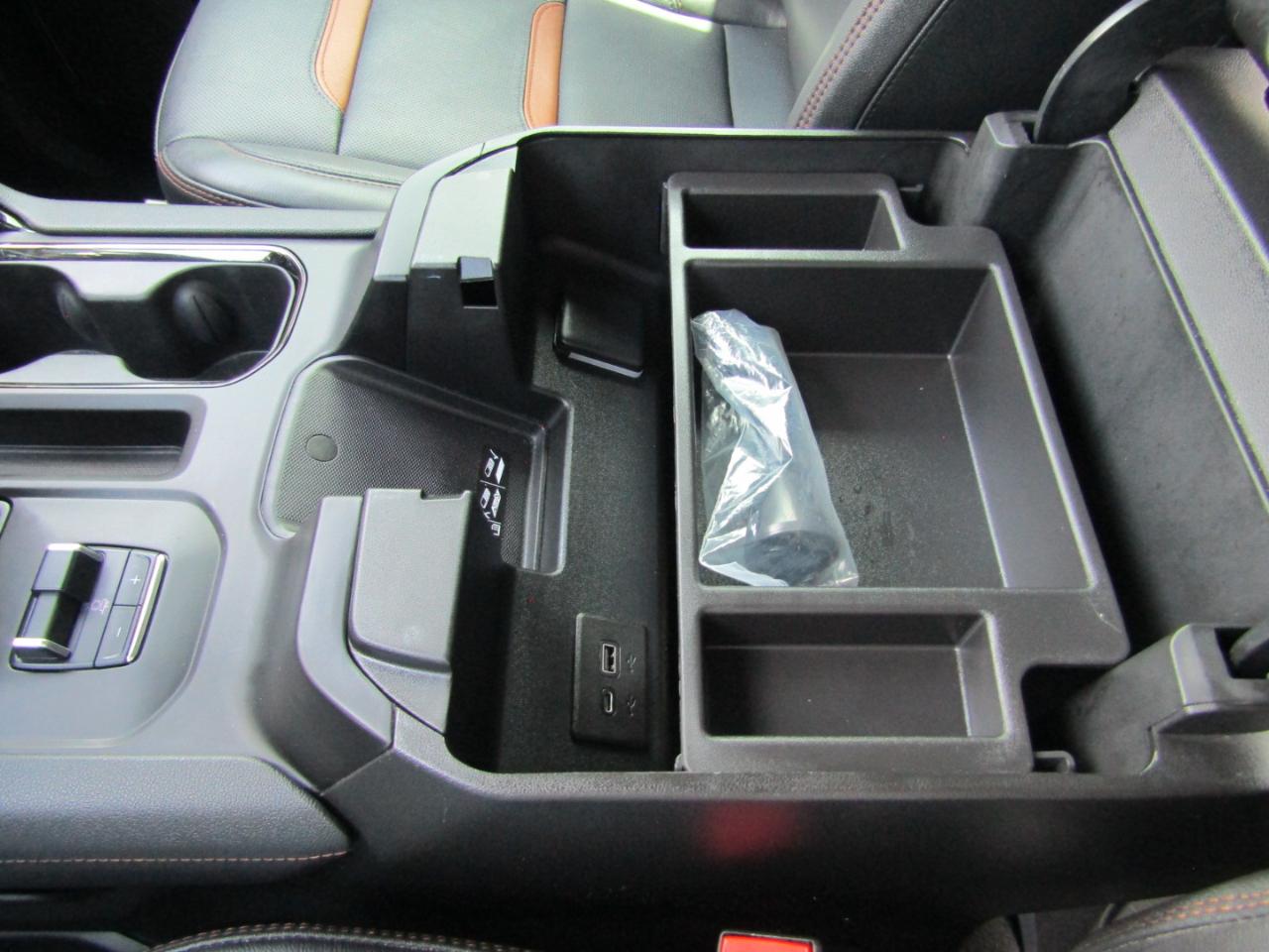GMC Sierra 1500 4WD Crew Cab 147" AT4 2023