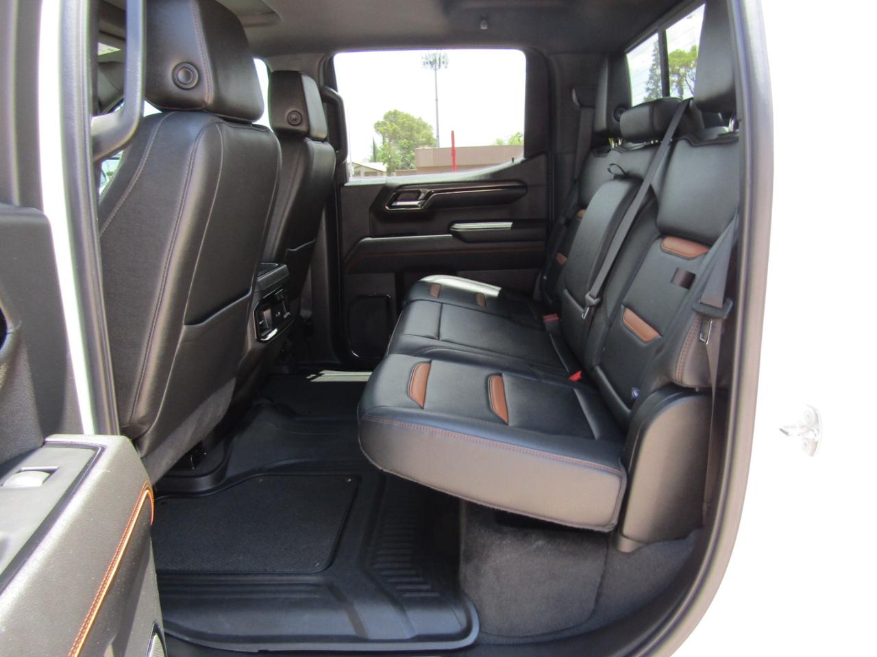 GMC Sierra 1500 4WD Crew Cab 147" AT4 2023
