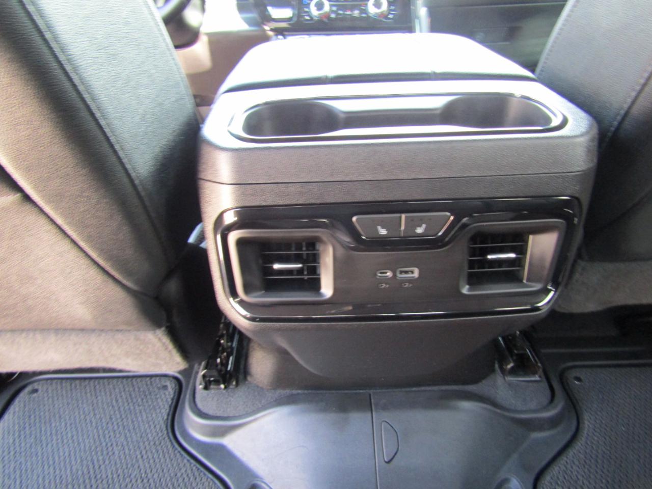 GMC Sierra 1500 4WD Crew Cab 147" AT4 2023