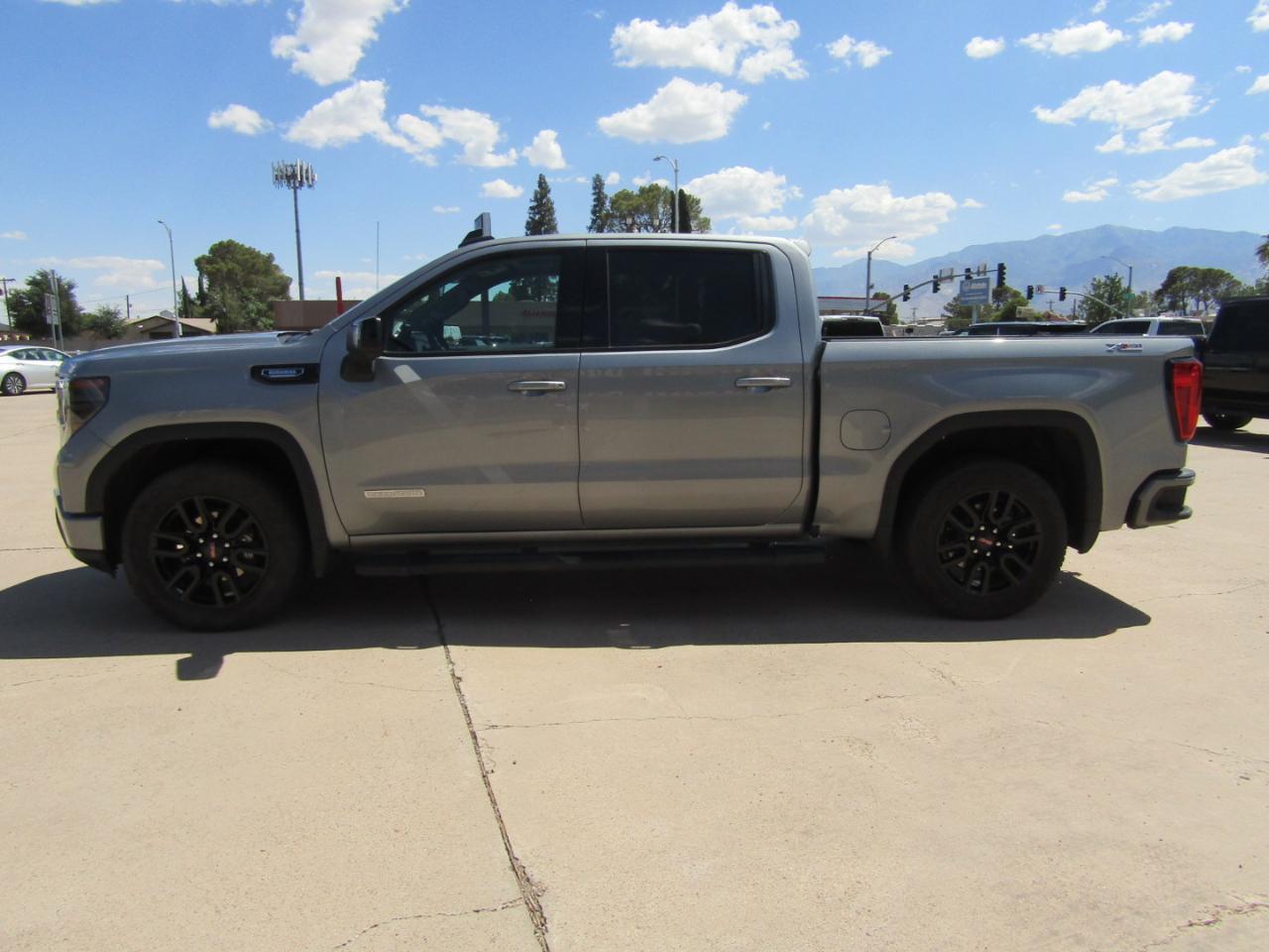 GMC Sierra 1500 4WD Crew Cab 147" Elevation w/3SB 2024