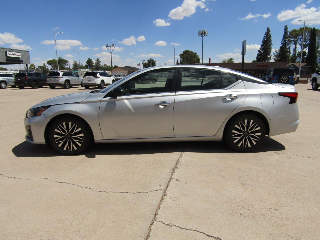 Nissan Altima 2.5 SV Sedan 2024
