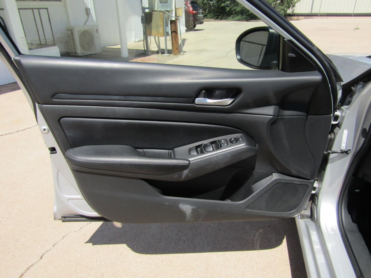 Nissan Altima 2.5 SV Sedan 2024