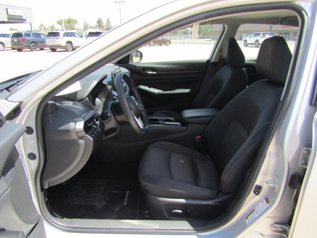 Nissan Altima 2.5 SV Sedan 2024