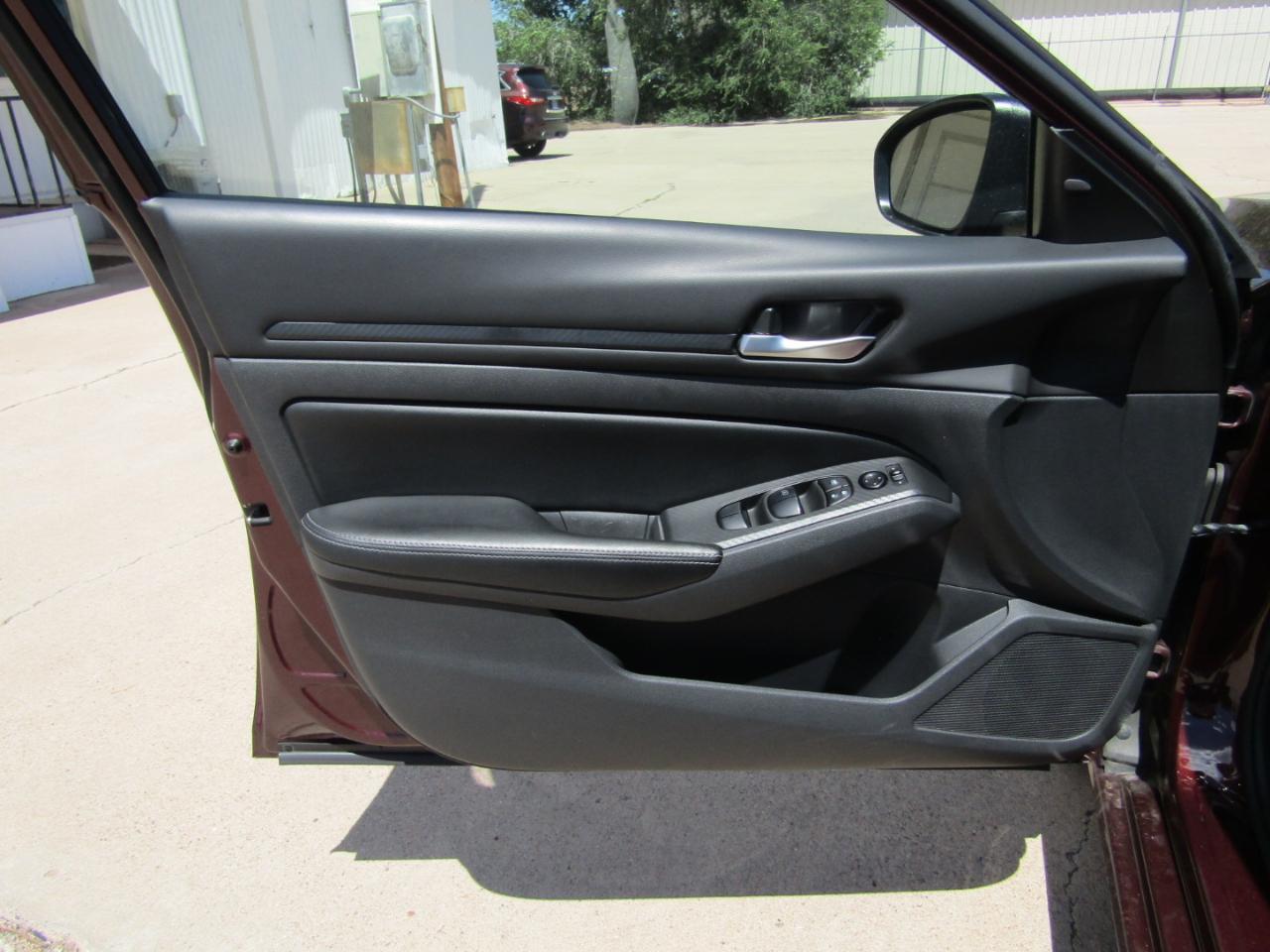 Nissan Altima 2.5 SV Sedan 2024