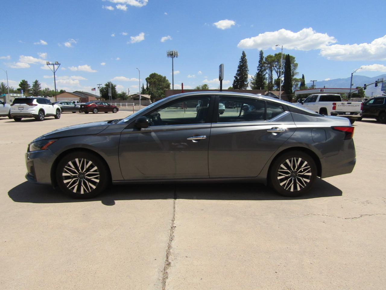 Nissan Altima 2.5 SV Sedan 2024