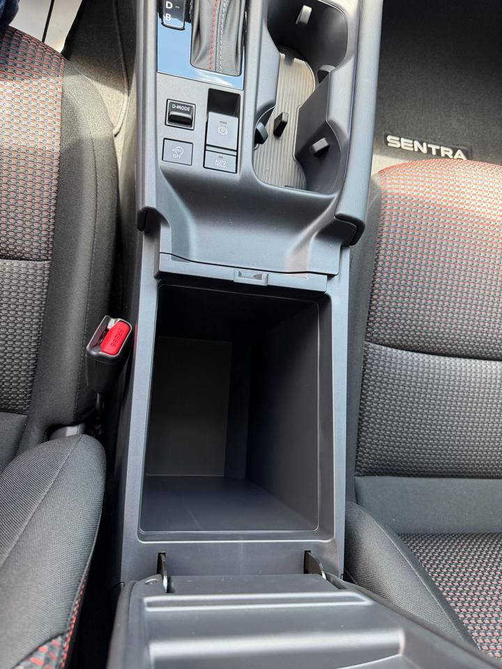 Nissan Sentra SR Sedan 2026