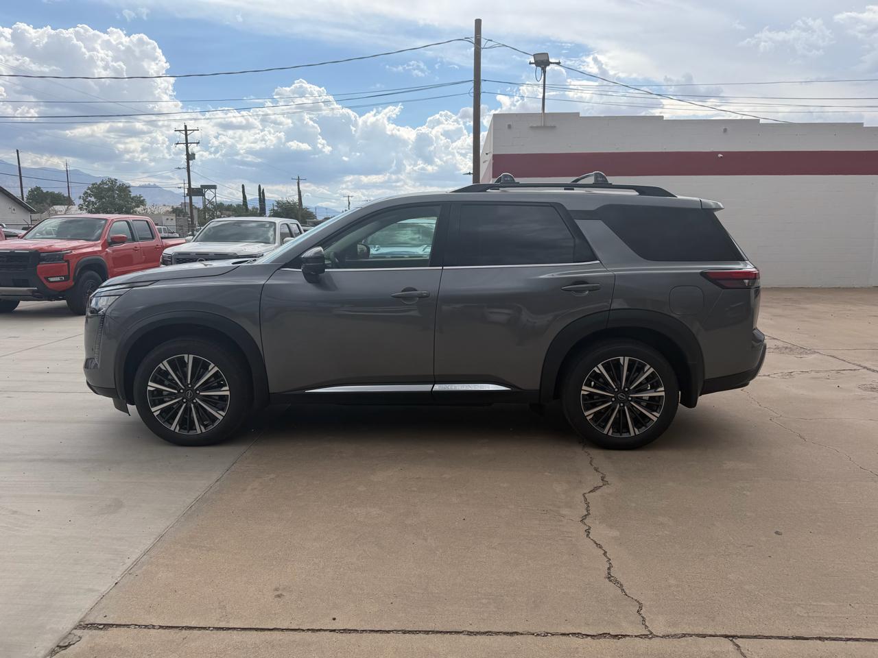 Nissan Pathfinder Platinum 2WD 2026