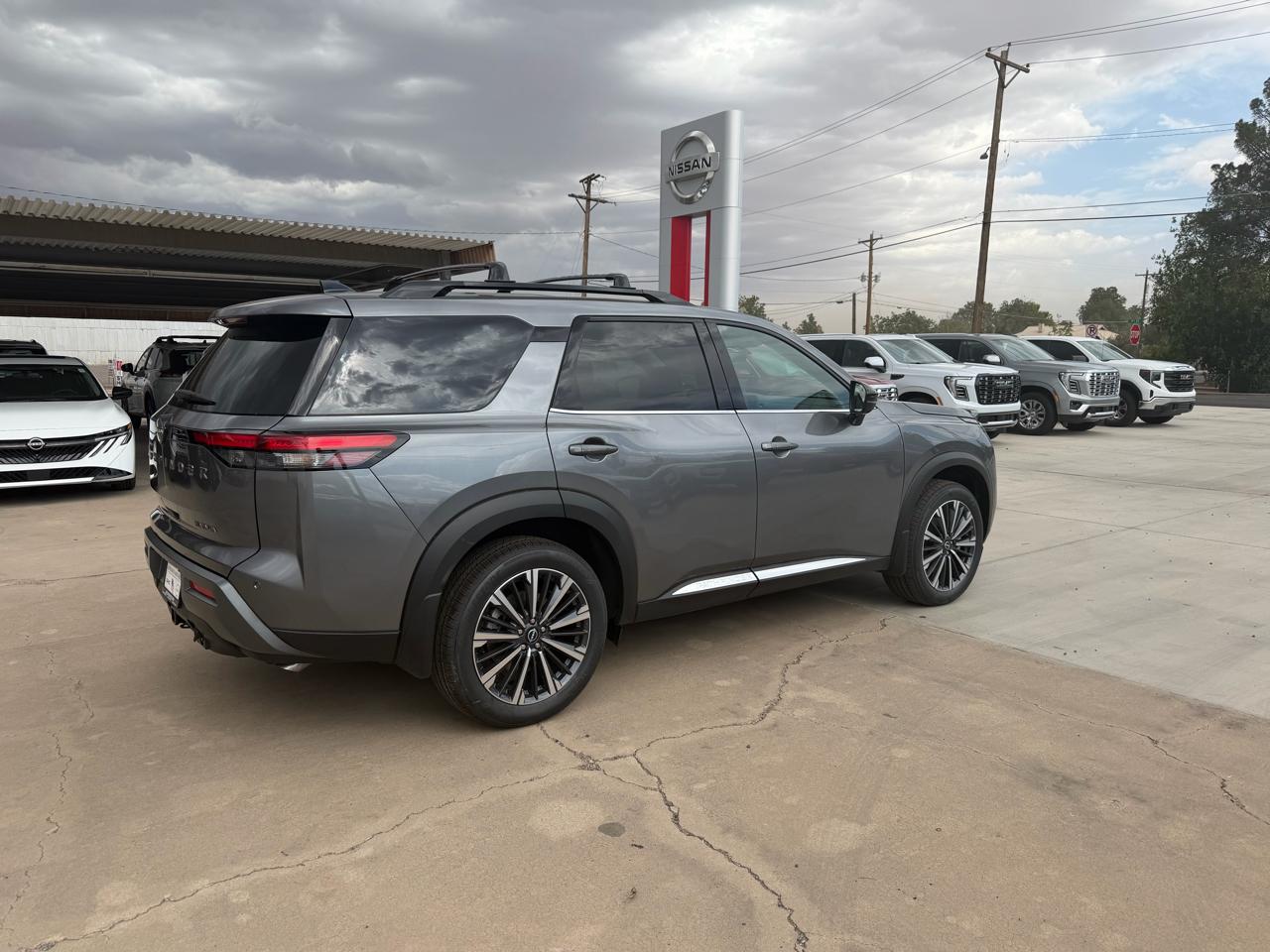Nissan Pathfinder Platinum 2WD 2026