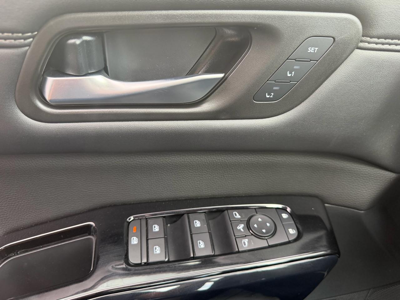 Nissan Pathfinder Platinum 2WD 2026
