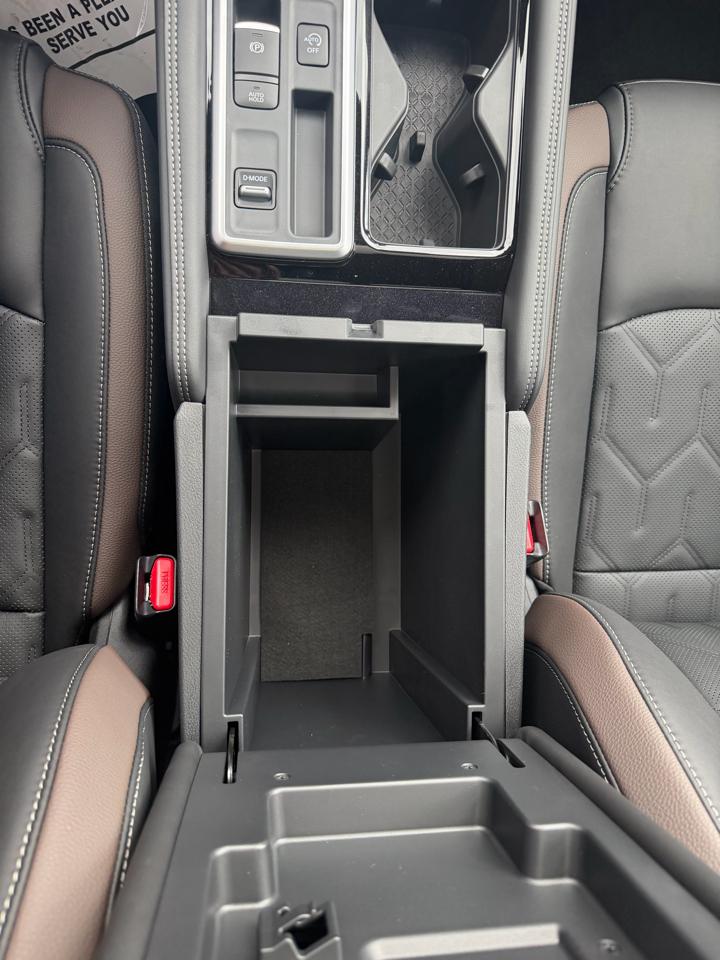 Nissan Pathfinder Platinum 2WD 2026