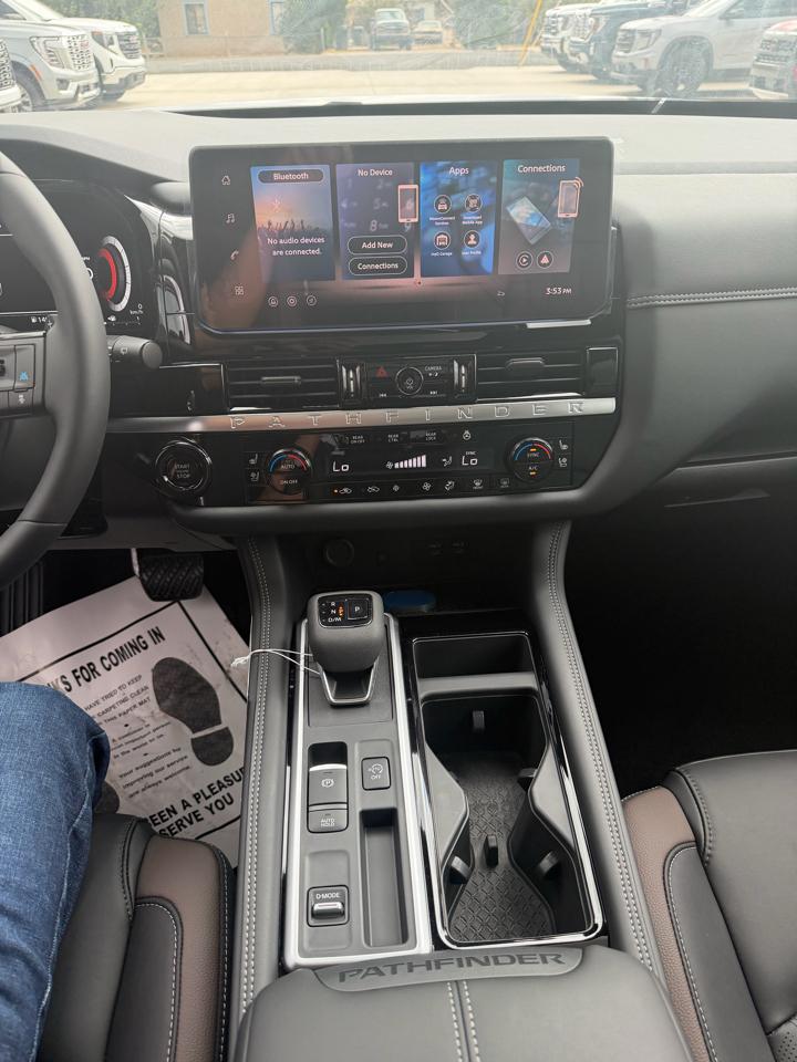 Nissan Pathfinder Platinum 2WD 2026