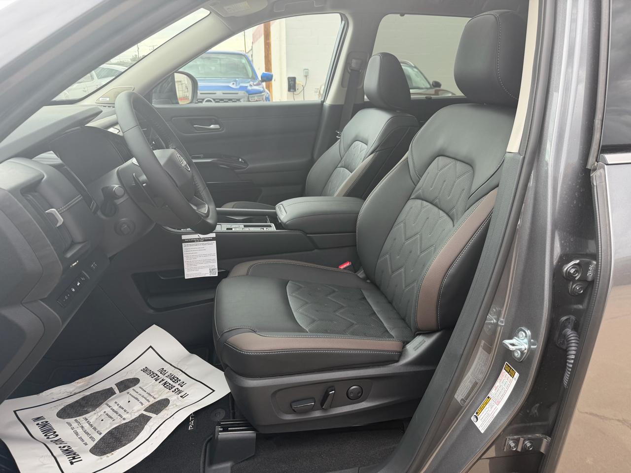 Nissan Pathfinder Platinum 2WD 2026