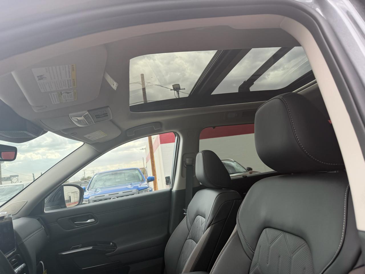 Nissan Pathfinder Platinum 2WD 2026