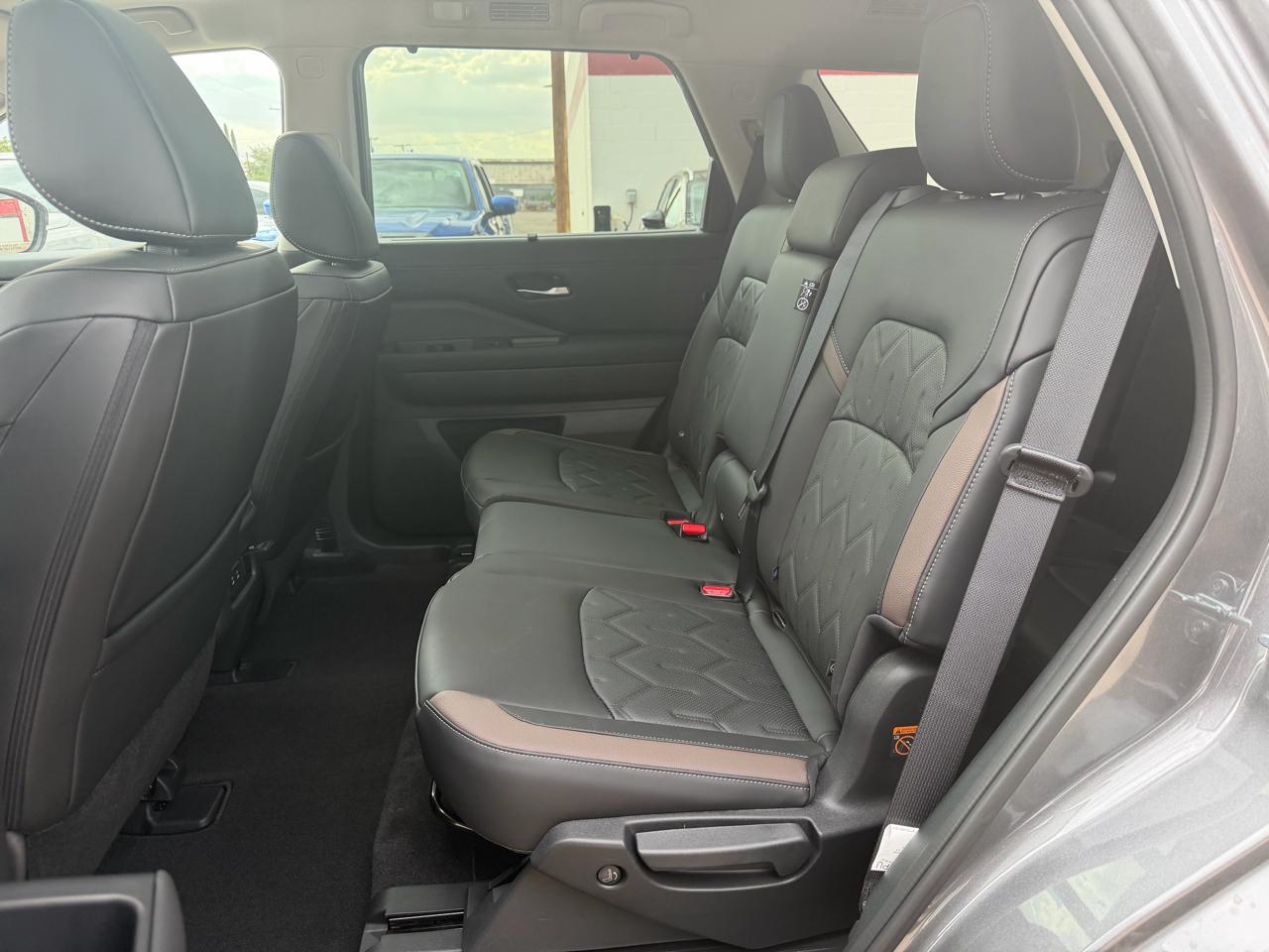 Nissan Pathfinder Platinum 2WD 2026