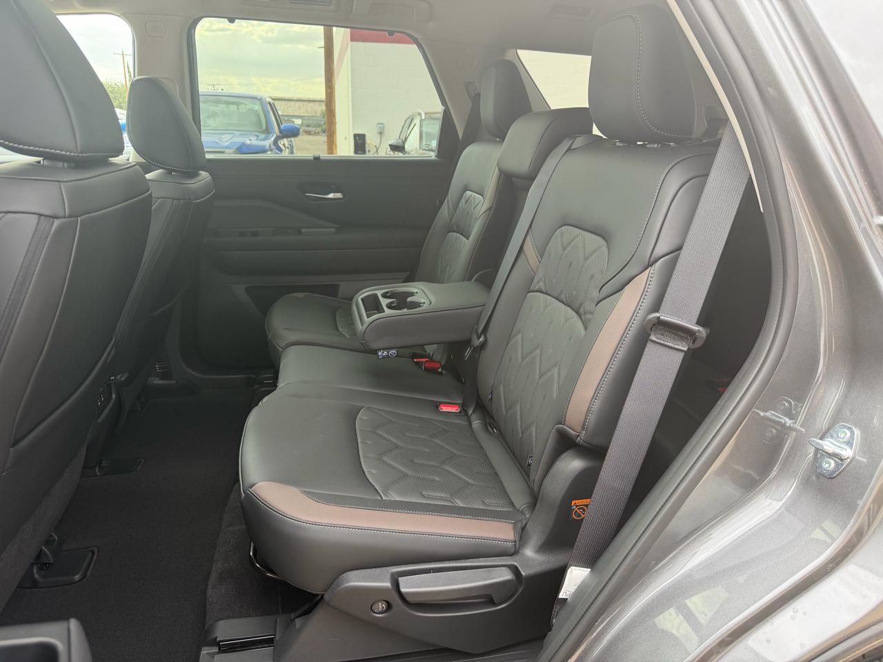 Nissan Pathfinder Platinum 2WD 2026