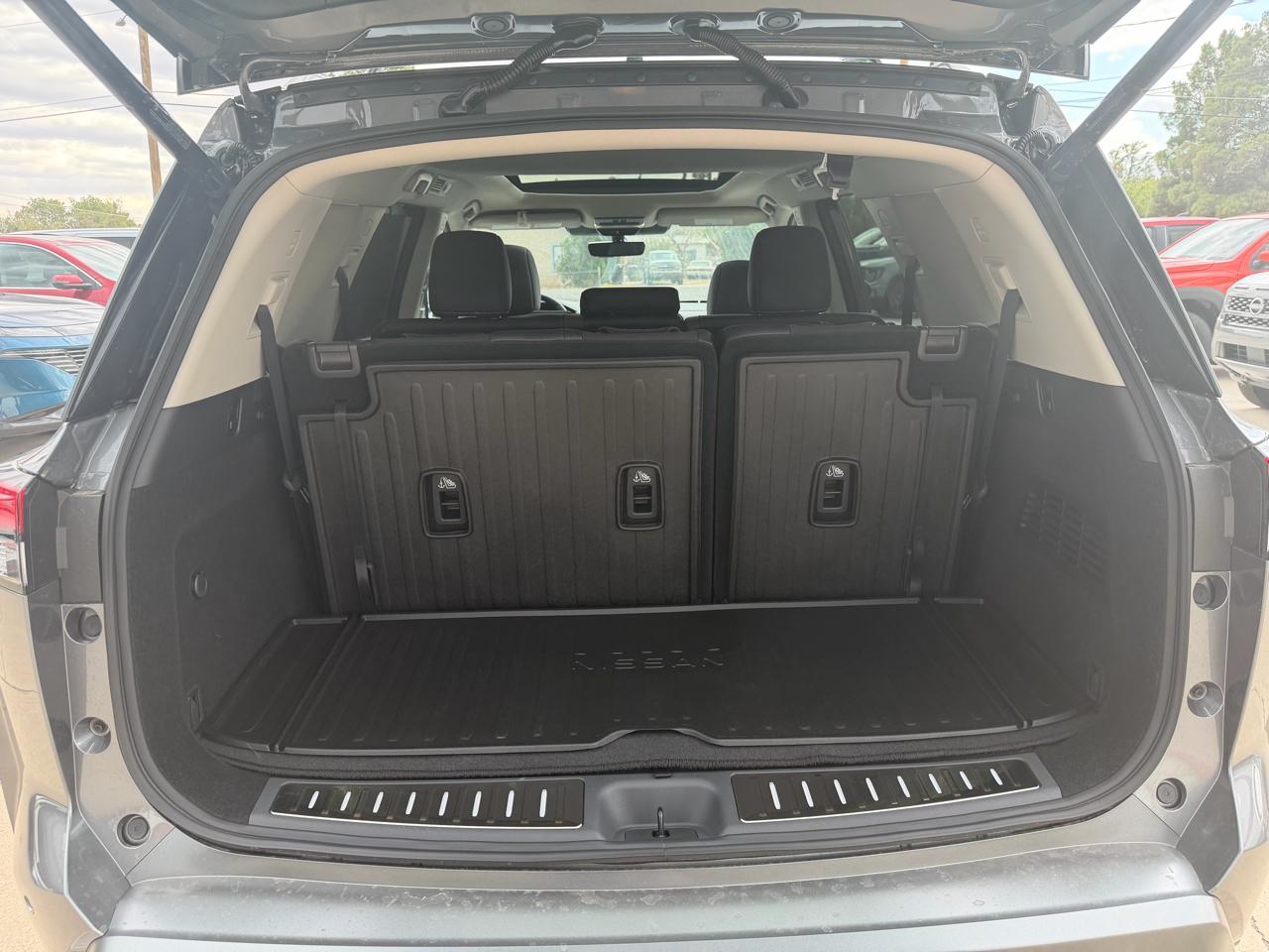 Nissan Pathfinder Platinum 2WD 2026